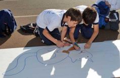 Foto de la galería: Cinco mil chicos pintaron el dibujo más largo del mundo en la costanera