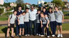 Foto de la galería: Cinco mil chicos pintaron el dibujo más largo del mundo en la costanera