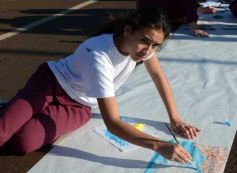 Foto de la galería: Cinco mil chicos pintaron el dibujo más largo del mundo en la costanera