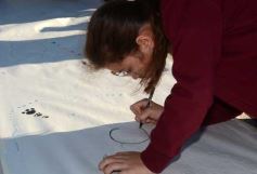 Foto de la galería: Cinco mil chicos pintaron el dibujo más largo del mundo en la costanera