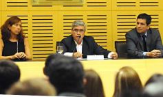 Foto de la galería: El Tribunal Electoral presentó el Móvil Democracia y el nuevo Carnet de Elector Extranjero