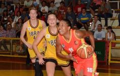 Foto de la galería: Tokio debutó en la Superliga con un triunfo ante Obras