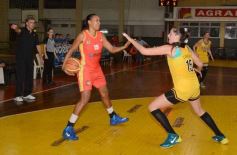 Foto de la galería: Tokio debutó en la Superliga con un triunfo ante Obras