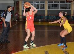 Foto de la galería: Tokio debutó en la Superliga con un triunfo ante Obras