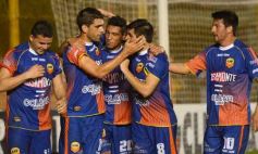 Foto de la galería: No hay mal que dure cien años: Crucero volvió a ganar