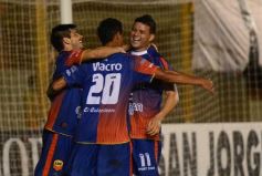 Foto de la galería: No hay mal que dure cien años: Crucero volvió a ganar