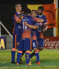 Foto de la galería: No hay mal que dure cien años: Crucero volvió a ganar