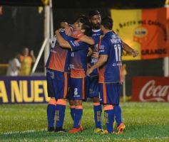 Foto de la galería: No hay mal que dure cien años: Crucero volvió a ganar