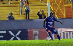 Foto de la galería: No hay mal que dure cien años: Crucero volvió a ganar