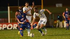 Foto de la galería: No hay mal que dure cien años: Crucero volvió a ganar