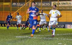 Foto de la galería: No hay mal que dure cien años: Crucero volvió a ganar