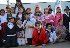 Foto de la galería: Recrearon la gesta de Mayo en el Colegio del Carmen