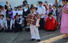Foto de la galería: Recrearon la gesta de Mayo en el Colegio del Carmen