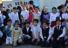 Foto de la galería: Recrearon la gesta de Mayo en el Colegio del Carmen