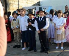 Foto de la galería: Recrearon la gesta de Mayo en el Colegio del Carmen