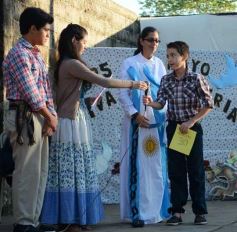 Foto de la galería: Recrearon la gesta de Mayo en el Colegio del Carmen