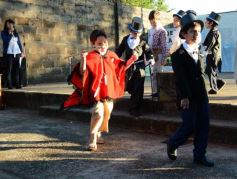 Foto de la galería: Recrearon la gesta de Mayo en el Colegio del Carmen