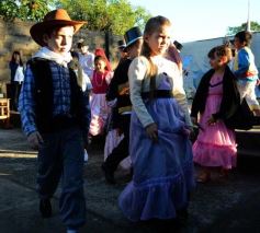 Foto de la galería: Recrearon la gesta de Mayo en el Colegio del Carmen