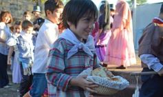 Foto de la galería: Recrearon la gesta de Mayo en el Colegio del Carmen