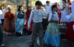 Foto de la galería: Recrearon la gesta de Mayo en el Colegio del Carmen