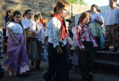 Foto de la galería: Recrearon la gesta de Mayo en el Colegio del Carmen