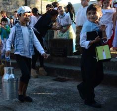 Foto de la galería: Recrearon la gesta de Mayo en el Colegio del Carmen