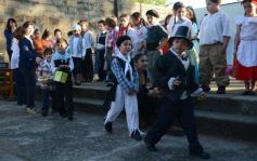Foto de la galería: Recrearon la gesta de Mayo en el Colegio del Carmen