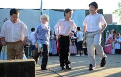 Foto de la galería: Recrearon la gesta de Mayo en el Colegio del Carmen