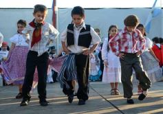 Foto de la galería: Recrearon la gesta de Mayo en el Colegio del Carmen