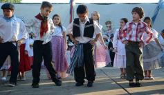 Foto de la galería: Recrearon la gesta de Mayo en el Colegio del Carmen
