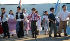 Foto de la galería: Recrearon la gesta de Mayo en el Colegio del Carmen