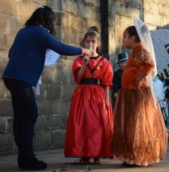 Foto de la galería: Recrearon la gesta de Mayo en el Colegio del Carmen