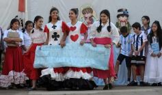 Foto de la galería: Recrearon la gesta de Mayo en el Colegio del Carmen