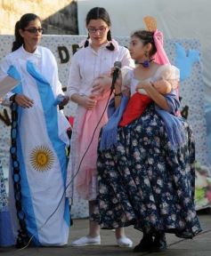 Foto de la galería: Recrearon la gesta de Mayo en el Colegio del Carmen