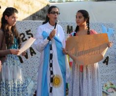 Foto de la galería: Recrearon la gesta de Mayo en el Colegio del Carmen