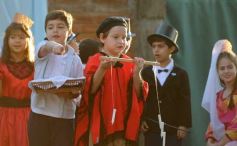 Foto de la galería: Recrearon la gesta de Mayo en el Colegio del Carmen