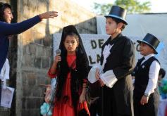 Foto de la galería: Recrearon la gesta de Mayo en el Colegio del Carmen