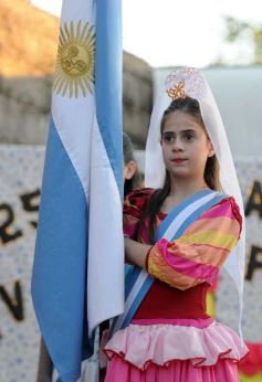 Foto de la galería: Recrearon la gesta de Mayo en el Colegio del Carmen