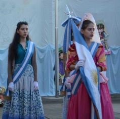Foto de la galería: Recrearon la gesta de Mayo en el Colegio del Carmen