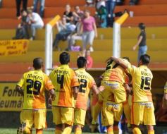 Foto de la galería: El Colectivero se despertó y lo liquidó al Santo