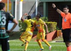 Foto de la galería: El Colectivero se despertó y lo liquidó al Santo