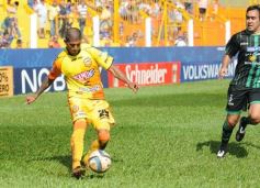 Foto de la galería: El Colectivero se despertó y lo liquidó al Santo