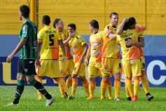 Foto de la galería: El Colectivero se despertó y lo liquidó al Santo