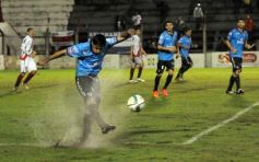 Foto de la galería: Guaraní empató con All Boys en un partido pasado por agua