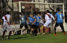 Foto de la galería: Guaraní empató con All Boys en un partido pasado por agua