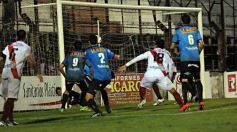 Foto de la galería: Guaraní empató con All Boys en un partido pasado por agua