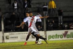 Foto de la galería: Guaraní empató con All Boys en un partido pasado por agua