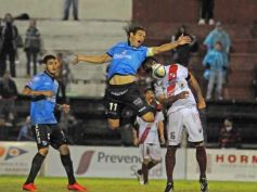 Foto de la galería: Guaraní empató con All Boys en un partido pasado por agua