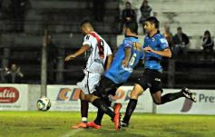 Foto de la galería: Guaraní empató con All Boys en un partido pasado por agua