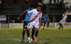 Foto de la galería: Guaraní empató con All Boys en un partido pasado por agua